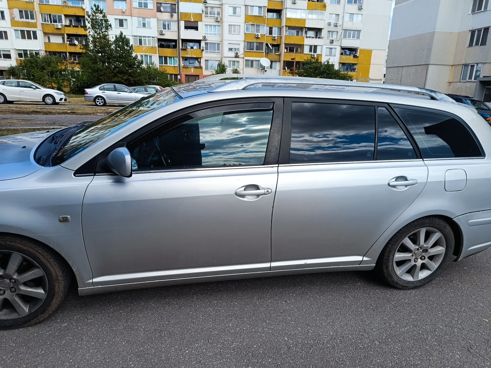 Toyota Avensis Комби , снимка 2 - Автомобили и джипове - 53380985