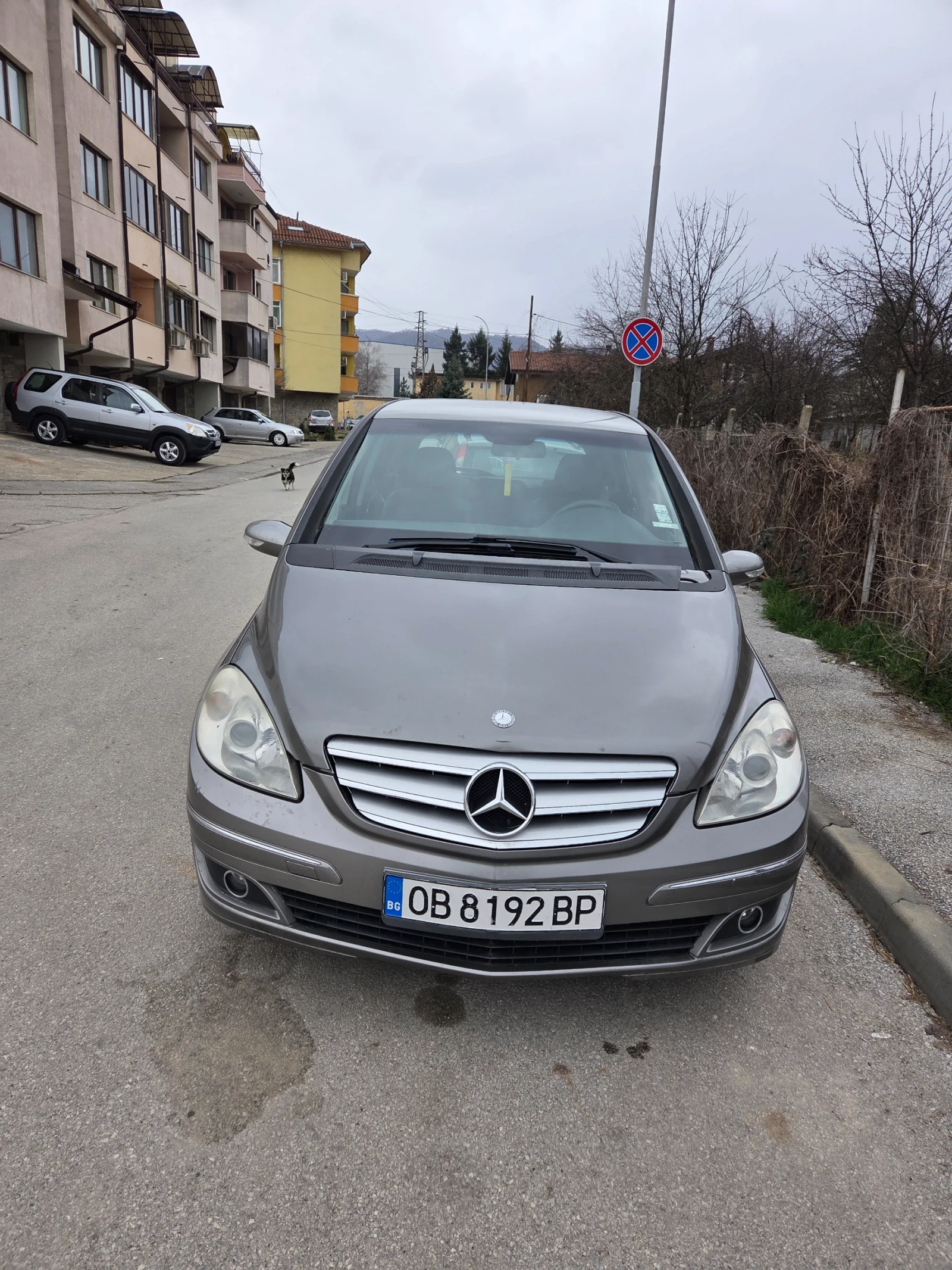 Mercedes-Benz B 180