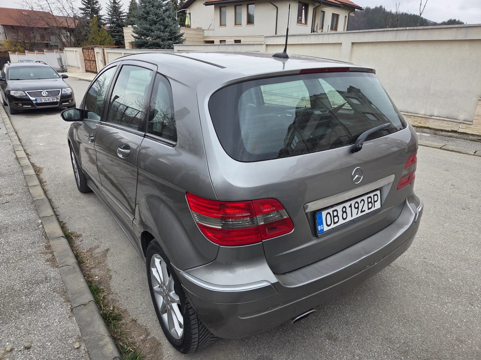Mercedes-Benz B 180, снимка 3 - Автомобили и джипове - 53890472