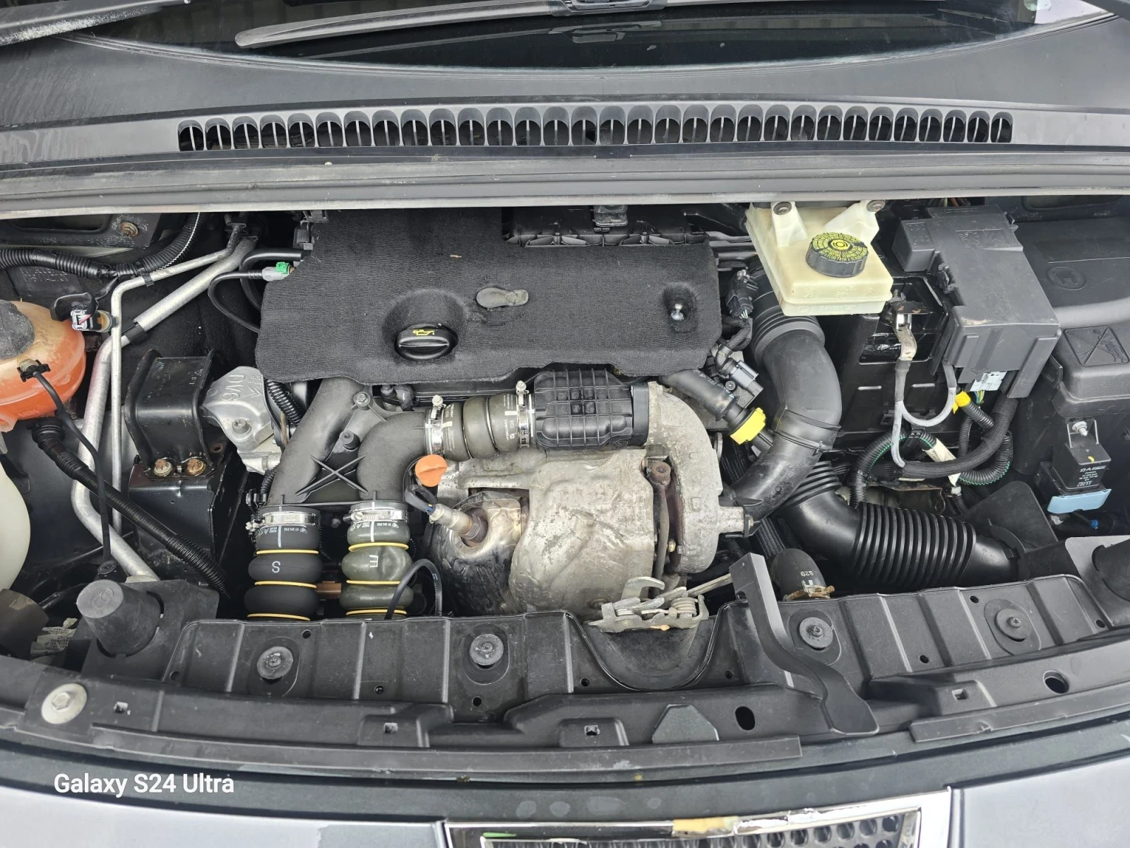 Peugeot 3008 1.6HDI, снимка 13 - Автомобили и джипове - 53892697