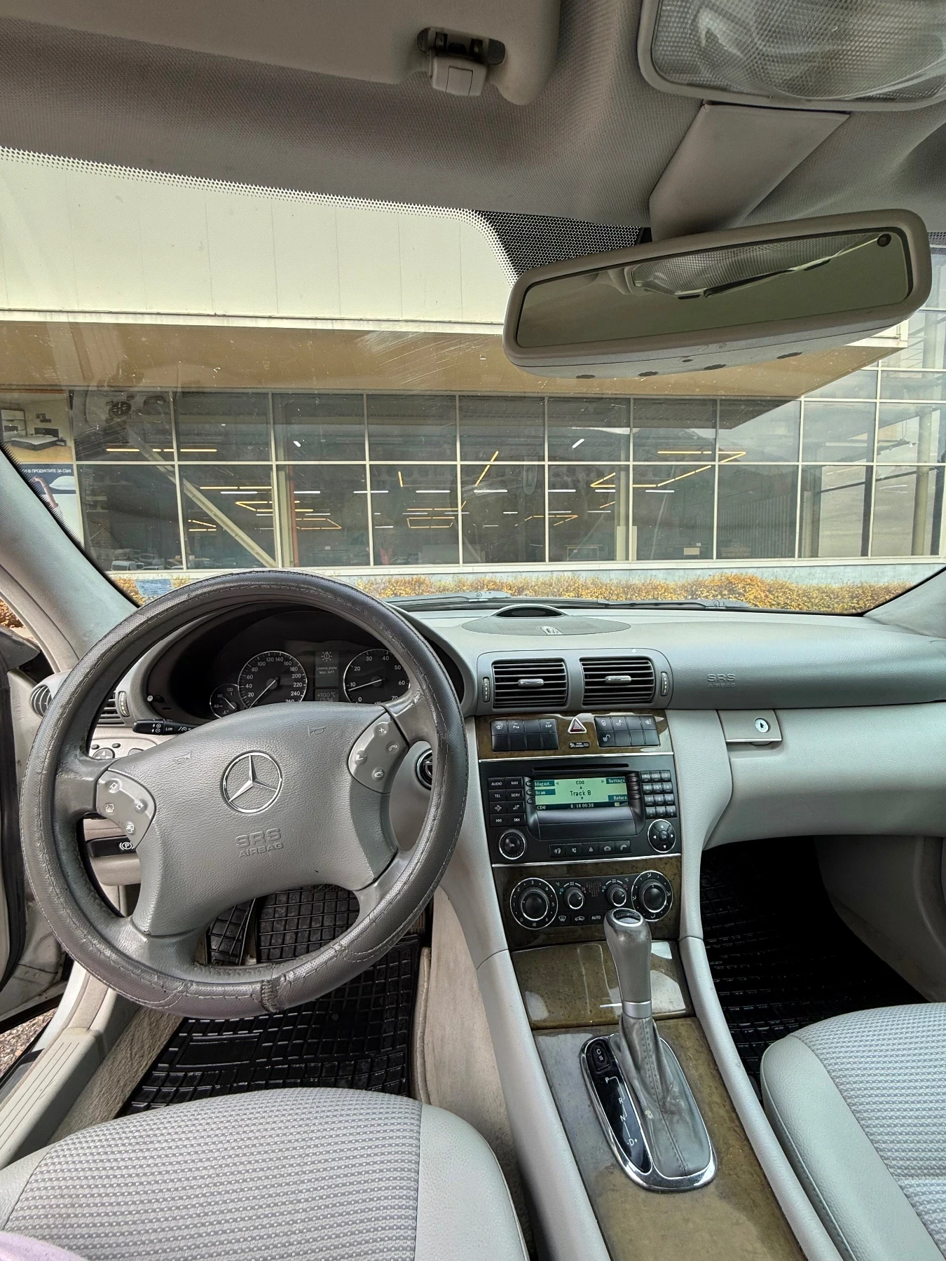 Mercedes-Benz C 200 2.0, снимка 9 - Автомобили и джипове - 54207316