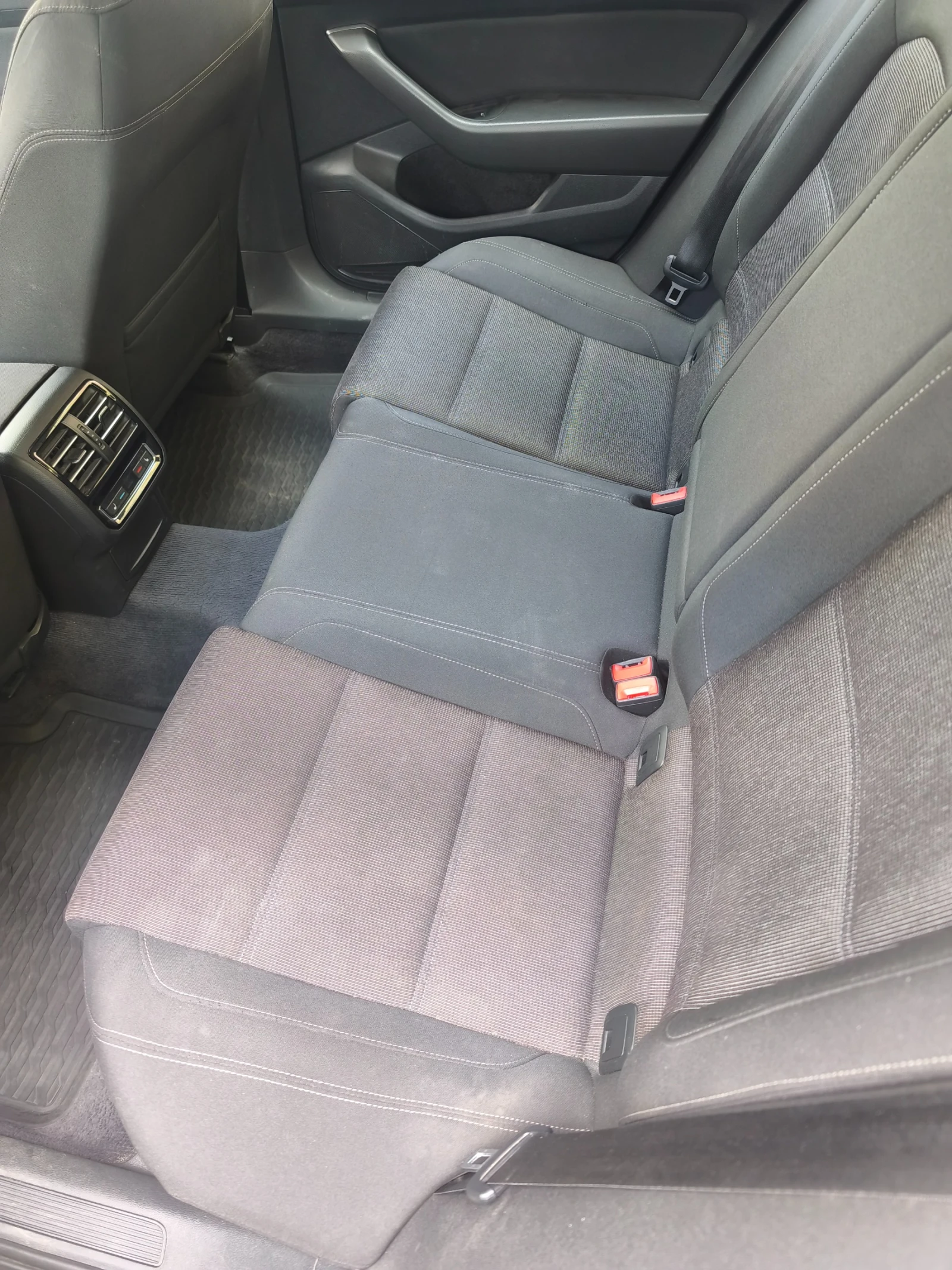 VW Passat, снимка 4 - Автомобили и джипове - 54682079