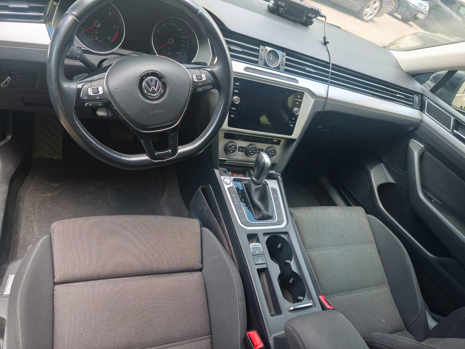 VW Passat, снимка 5 - Автомобили и джипове - 54682079