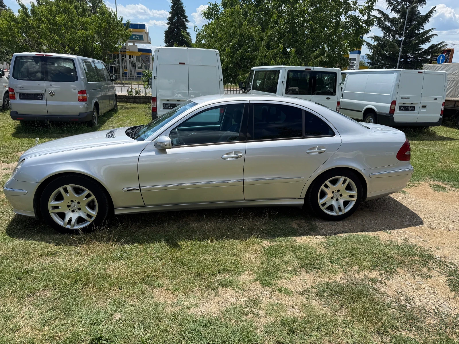Mercedes-Benz E 220, снимка 6 - Автомобили и джипове - 55206432