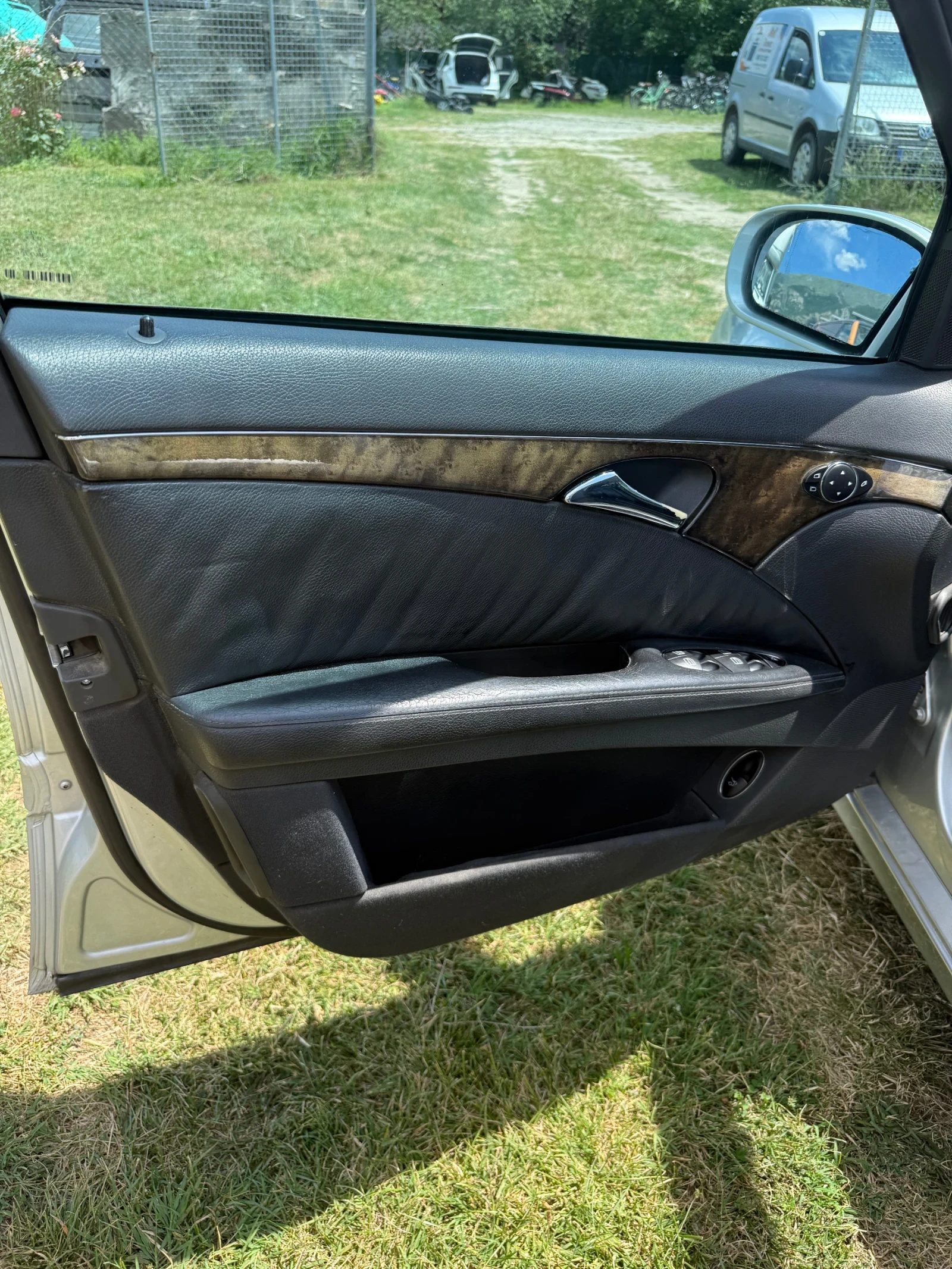 Mercedes-Benz E 220, снимка 14 - Автомобили и джипове - 55206432