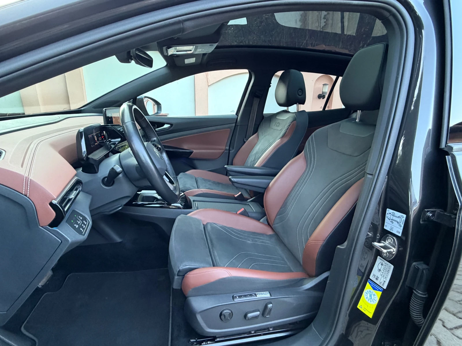 VW ID.4 PRO/82kw/TermoP/Memory/Pano/HeadUp/360/Keyless, снимка 10 - Автомобили и джипове - 56108162