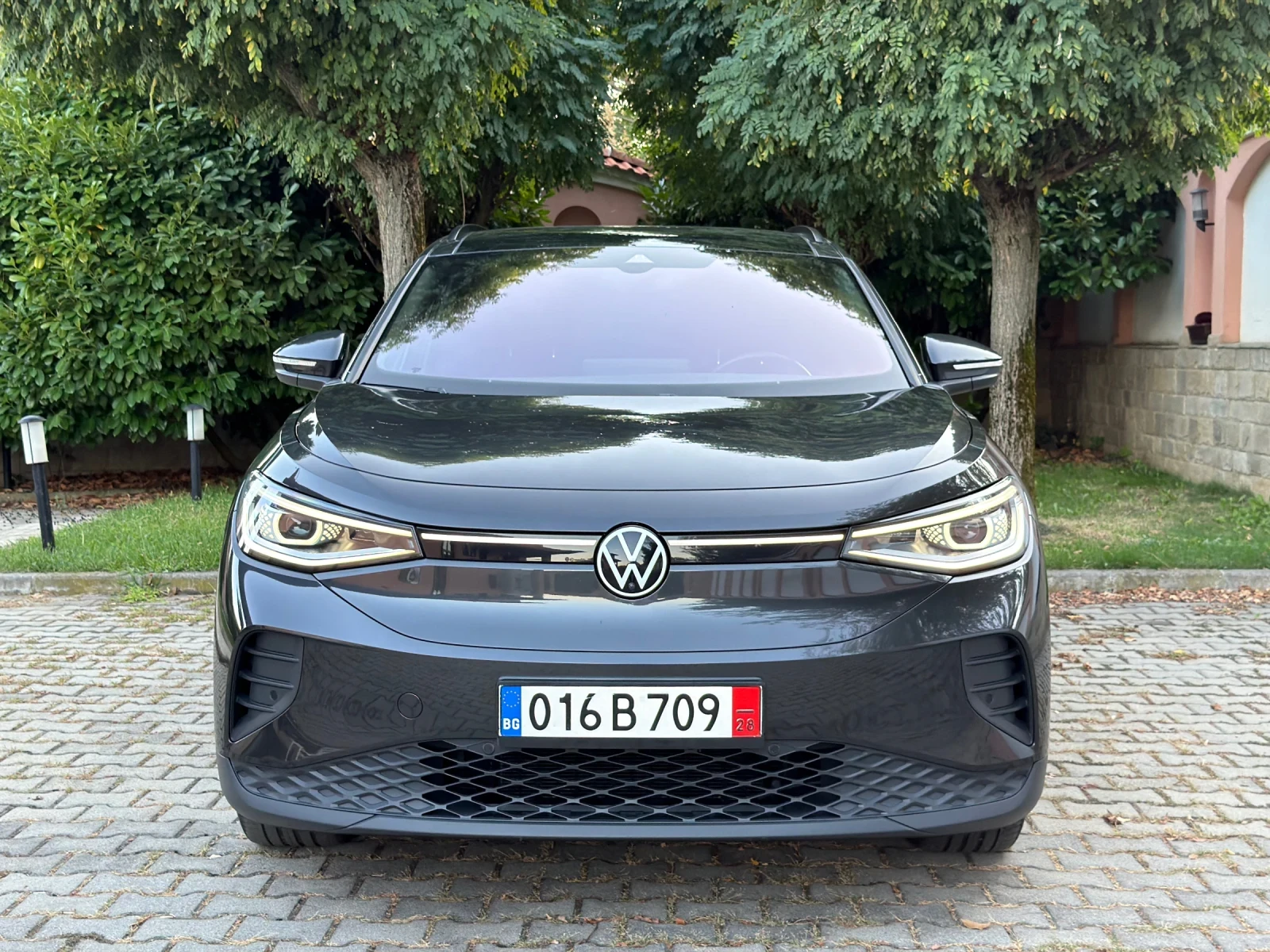 VW ID.4 PRO/82kw/TermoP/Memory/Pano/HeadUp/360/Keyless, снимка 2 - Автомобили и джипове - 56108162