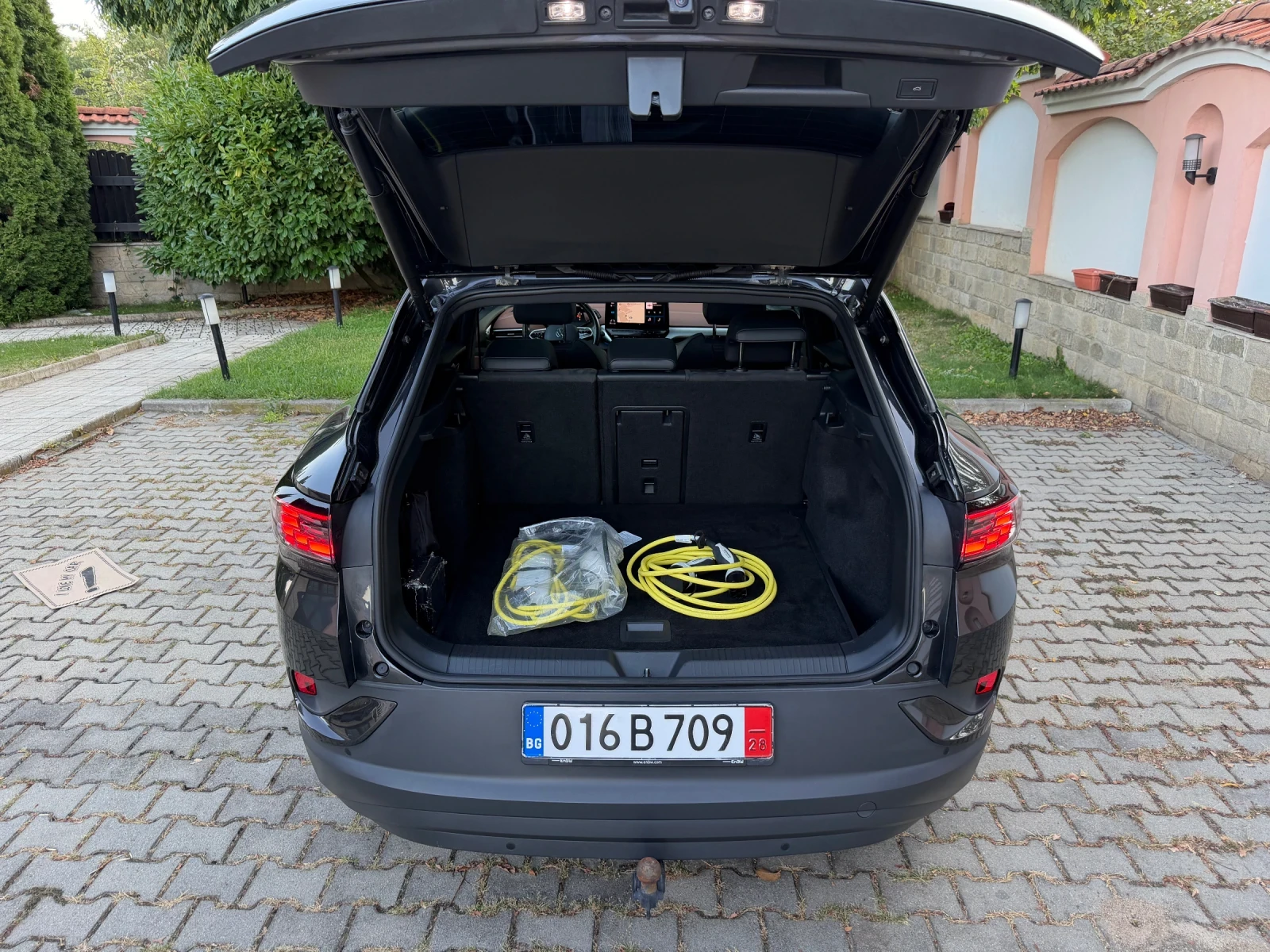 VW ID.4 PRO/82kw/TermoP/Memory/Pano/HeadUp/360/Keyless, снимка 16 - Автомобили и джипове - 56108162
