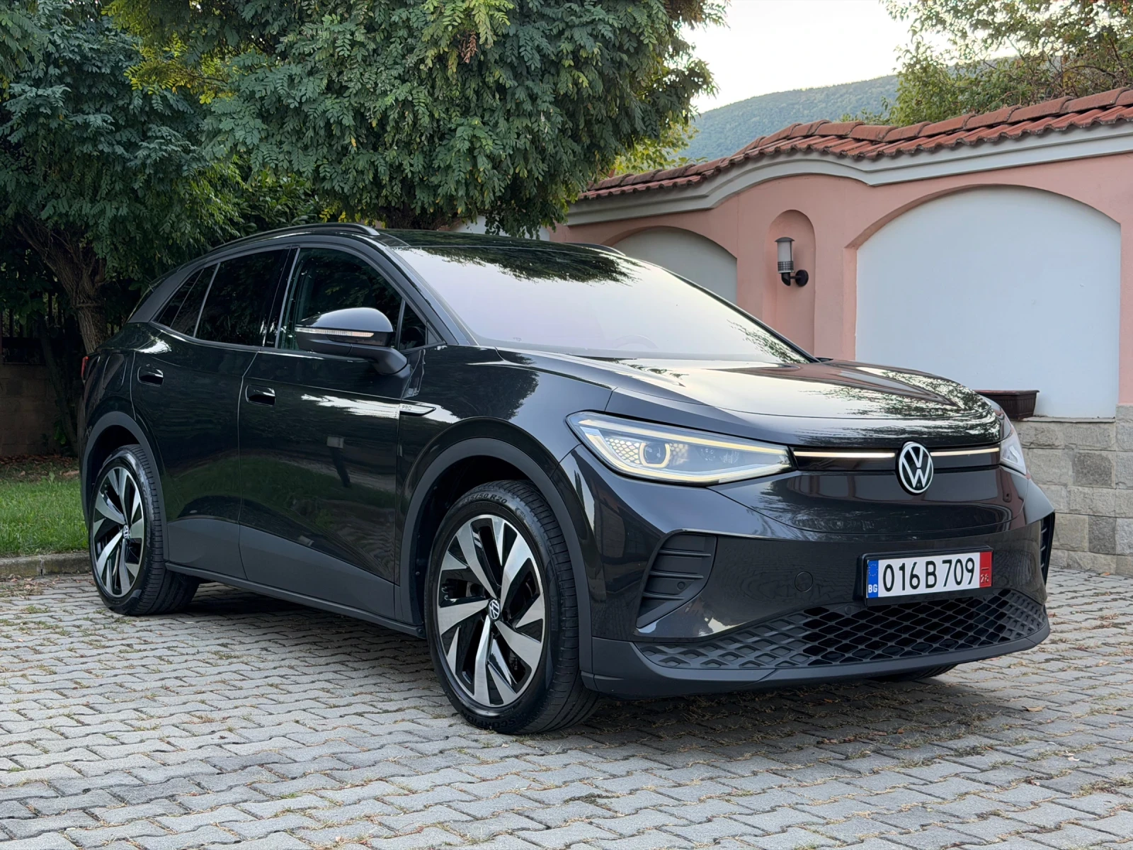 VW ID.4 PRO/82kw/TermoP/Memory/Pano/HeadUp/360/Keyless, снимка 3 - Автомобили и джипове - 56108162