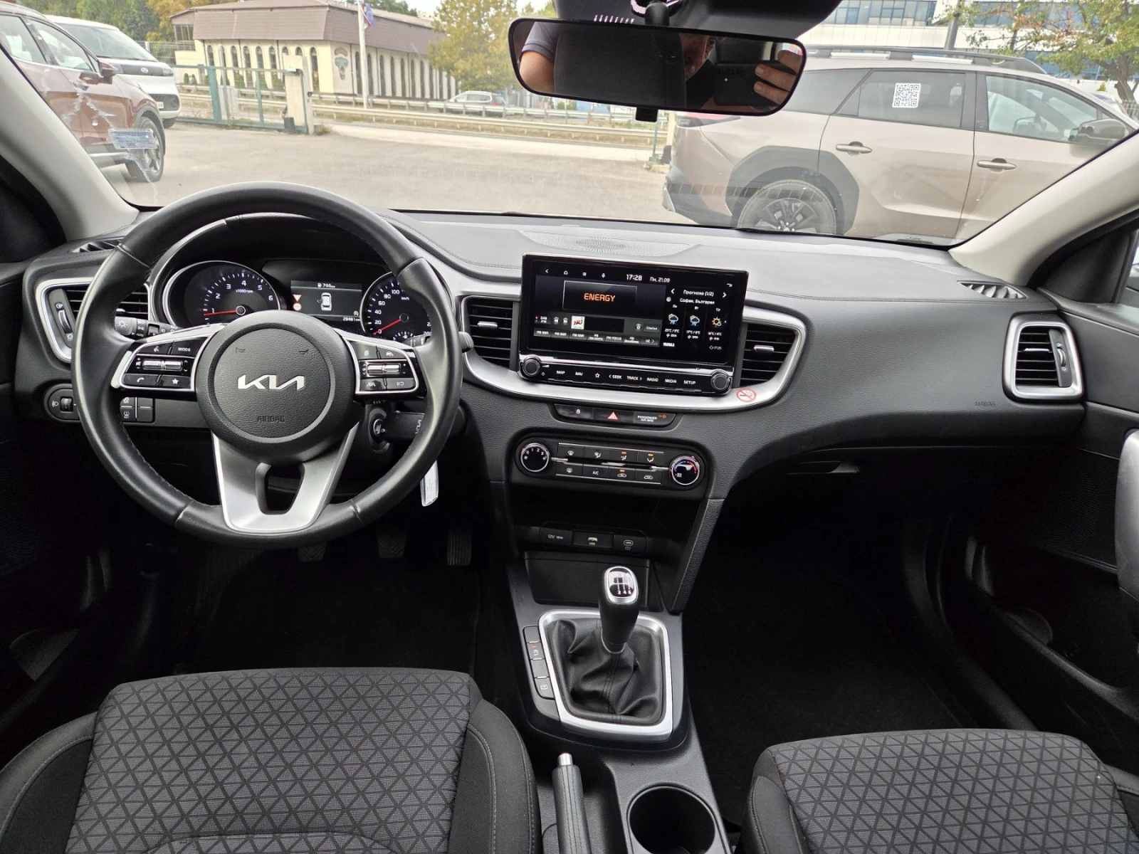 Kia Ceed 1.5 T-gdi Гаранция, снимка 5 - Автомобили и джипове - 56210204