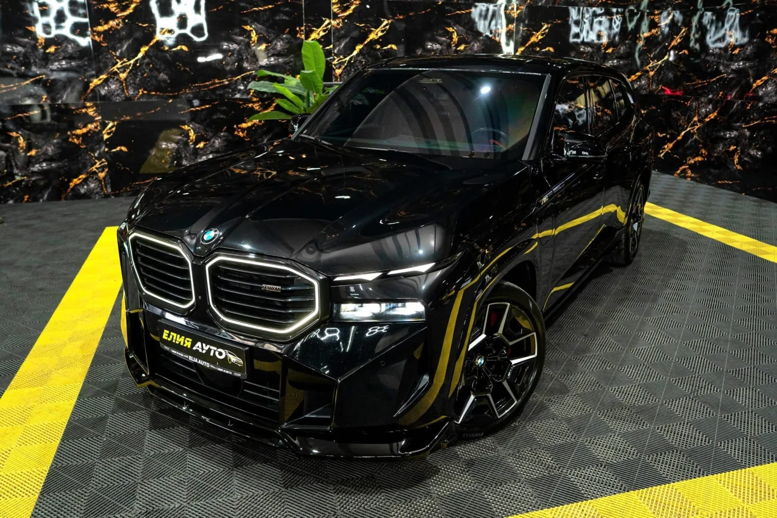 BMW XM 4.4 V8 INDIVIDUAL LED CARBON B&W ЛИЗИНГ 100%, снимка 2 - Автомобили и джипове - 56240443