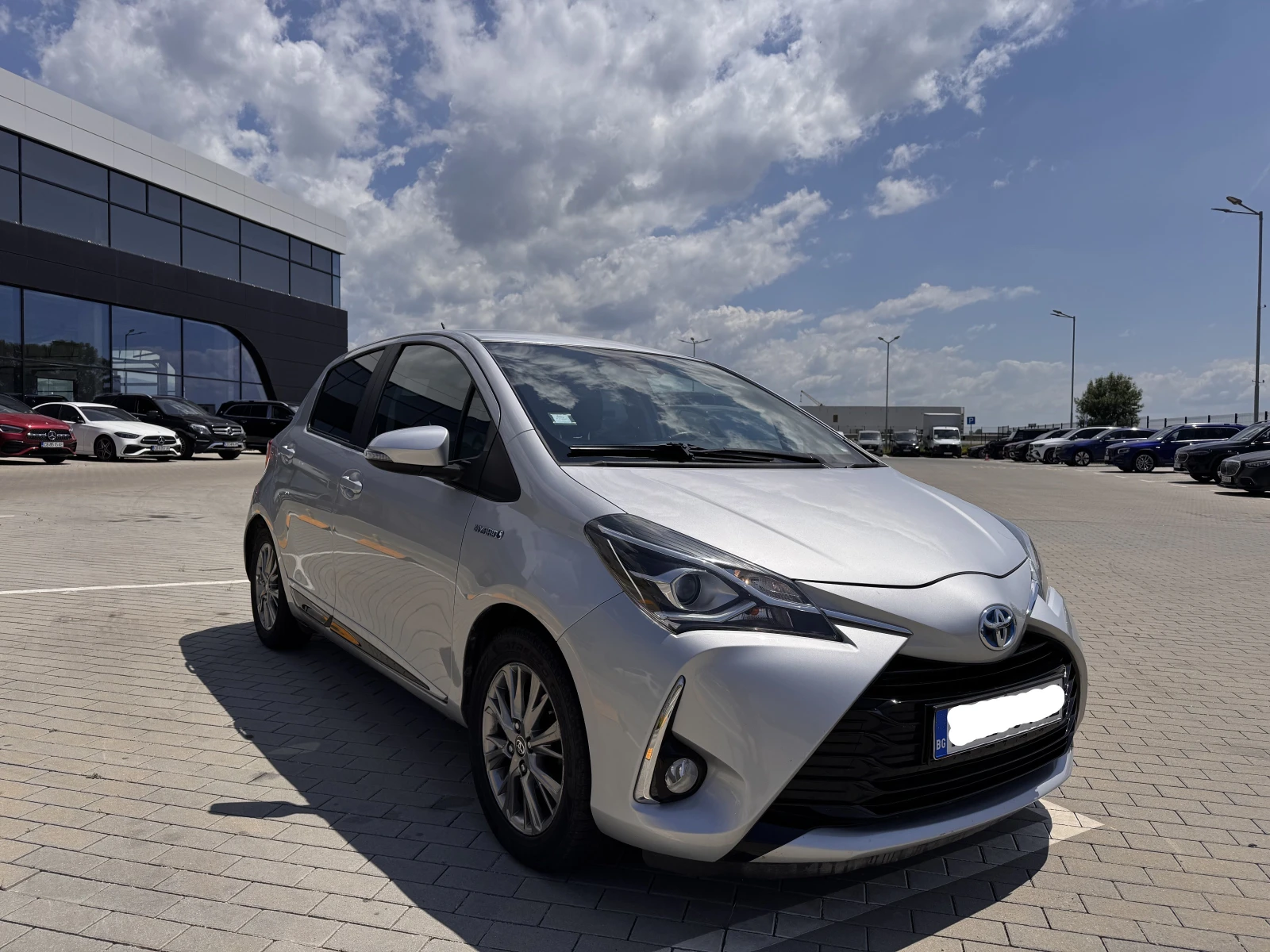 Toyota Yaris В ГАРАНЦИЯ (facelift 2017) 1.5 VVT-i Hybrid e-CVT