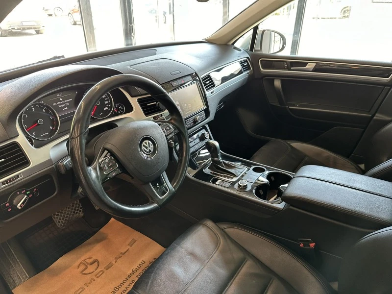 VW Touareg 3.0 TDI* R, снимка 8 - Автомобили и джипове - 46733617