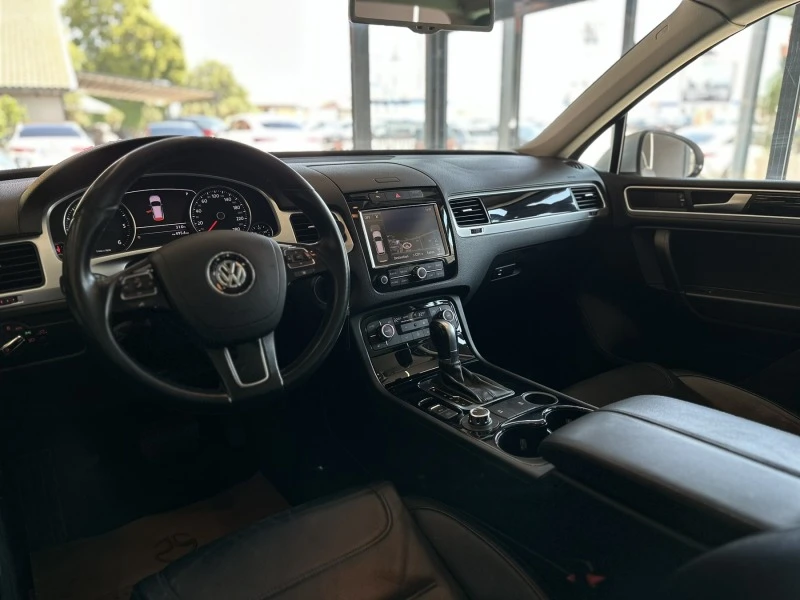 VW Touareg 3.0 TDI* R, снимка 9 - Автомобили и джипове - 46733617