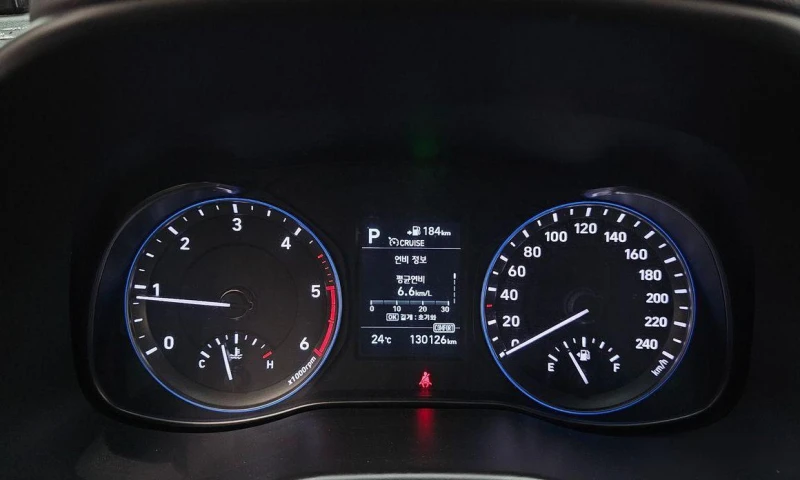 Hyundai Kona, снимка 8 - Автомобили и джипове - 51888619