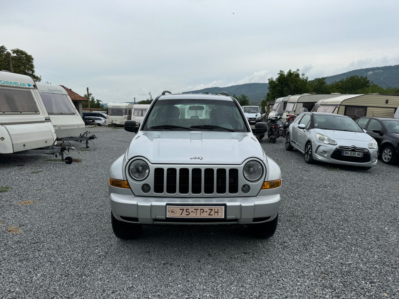 Jeep Cherokee 3.7 бензин  - изображение 2