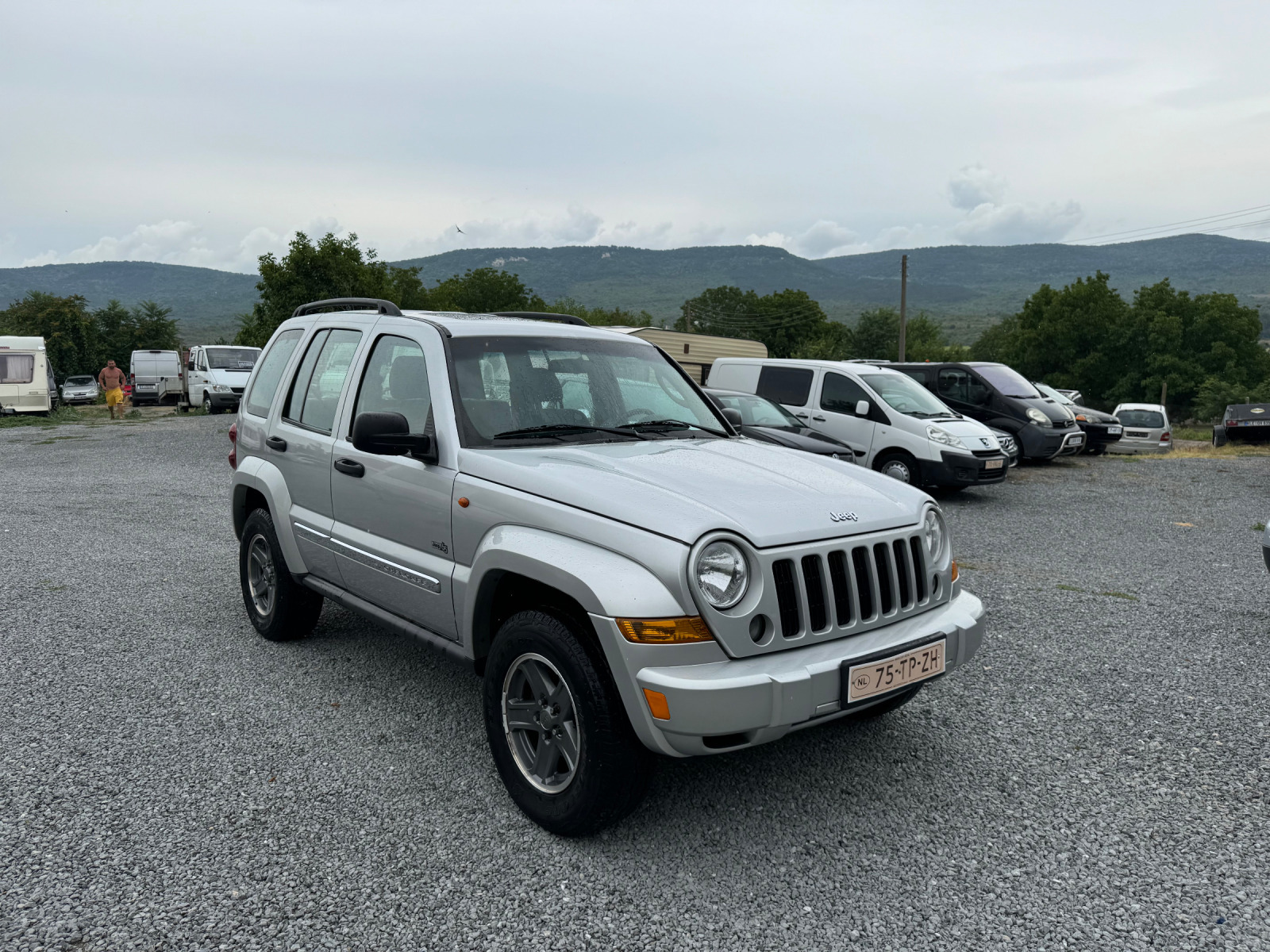 Jeep Cherokee 3.7 бензин  - изображение 4