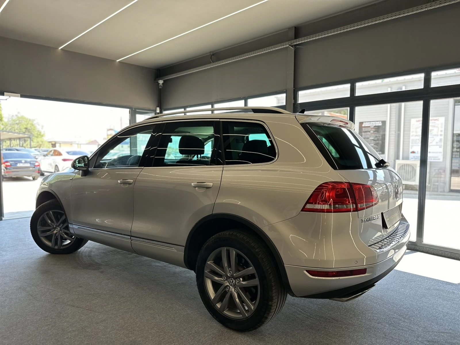 VW Touareg 3.0 TDI* R - изображение 6