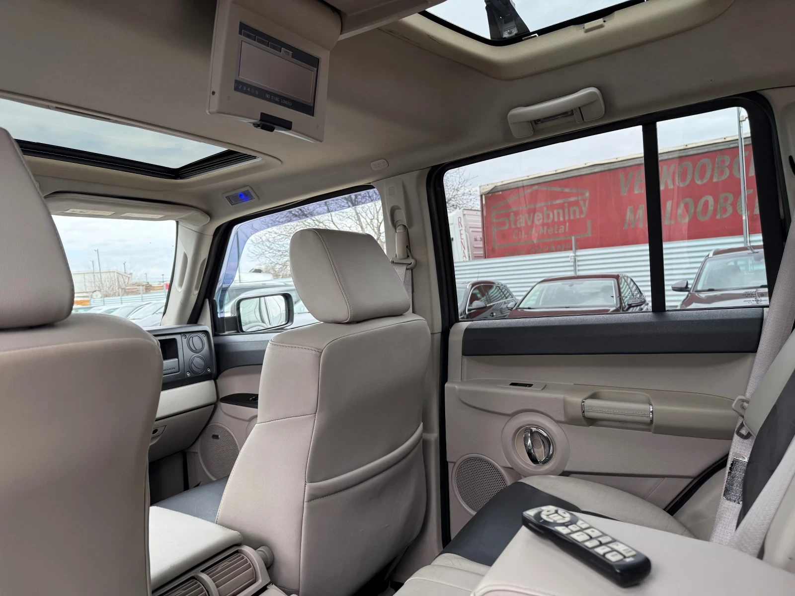 Jeep Commander 3.0crdi OFF ROAD 267x.km, снимка 11 - Автомобили и джипове - 54041141