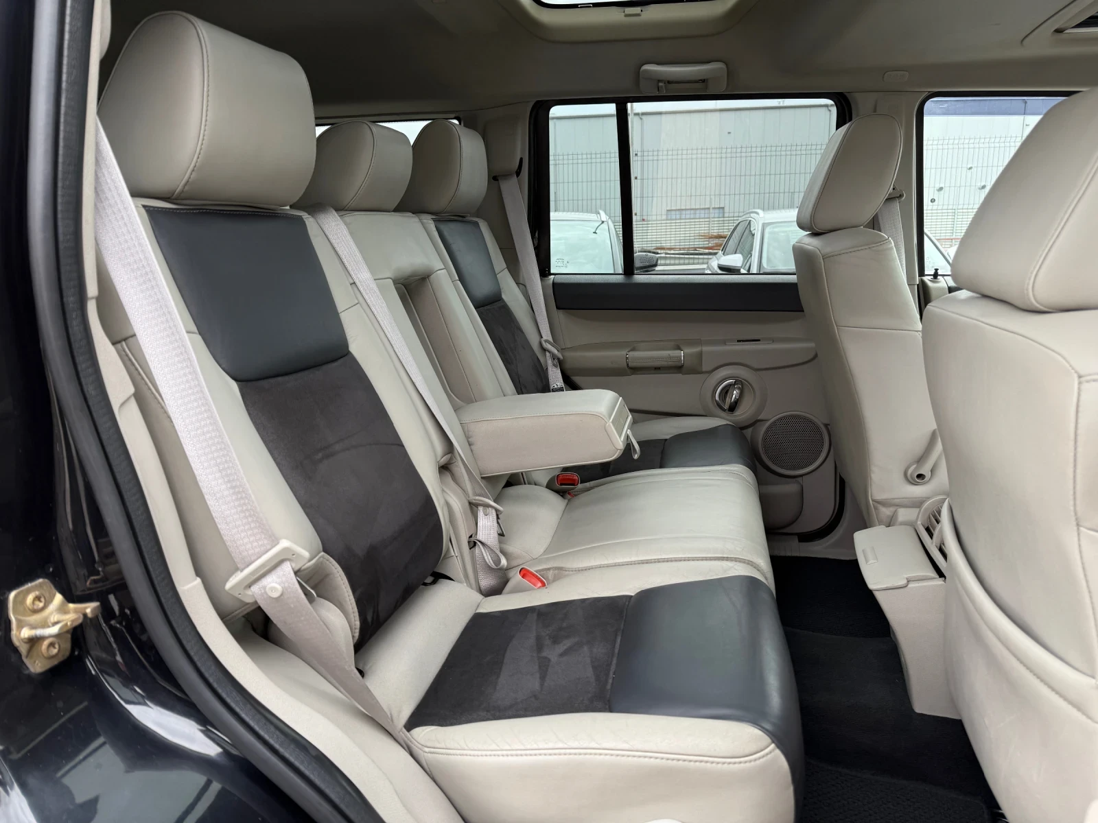 Jeep Commander 3.0crdi OFF ROAD 267x.km, снимка 12 - Автомобили и джипове - 54041141