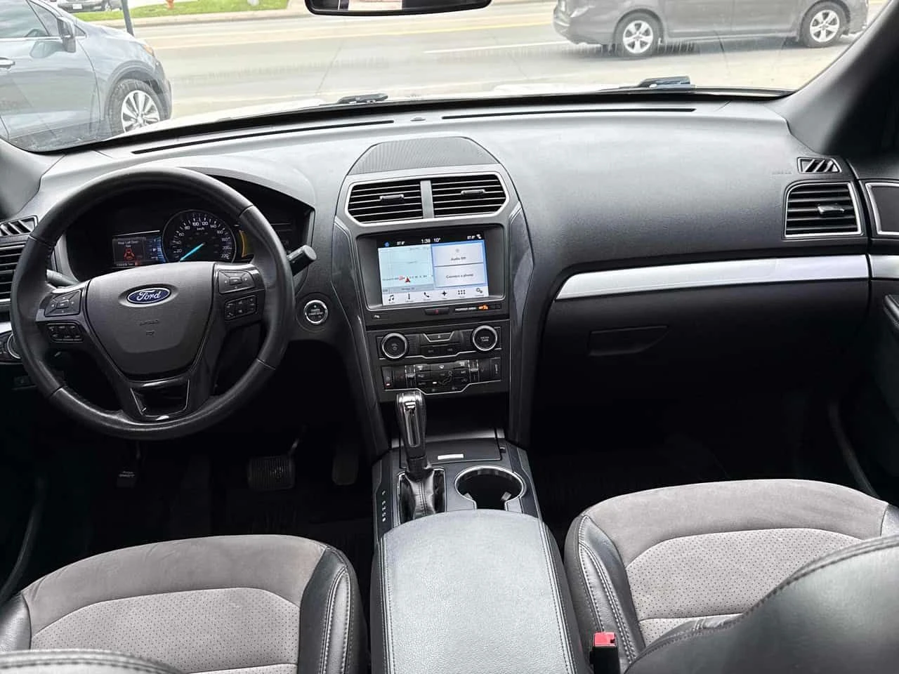 Ford Explorer * XLT * ПОДГРЕВ * ПАНОРАМА * ПРЕДСТАВИТЕЛСТВО, снимка 9 - Автомобили и джипове - 54398354