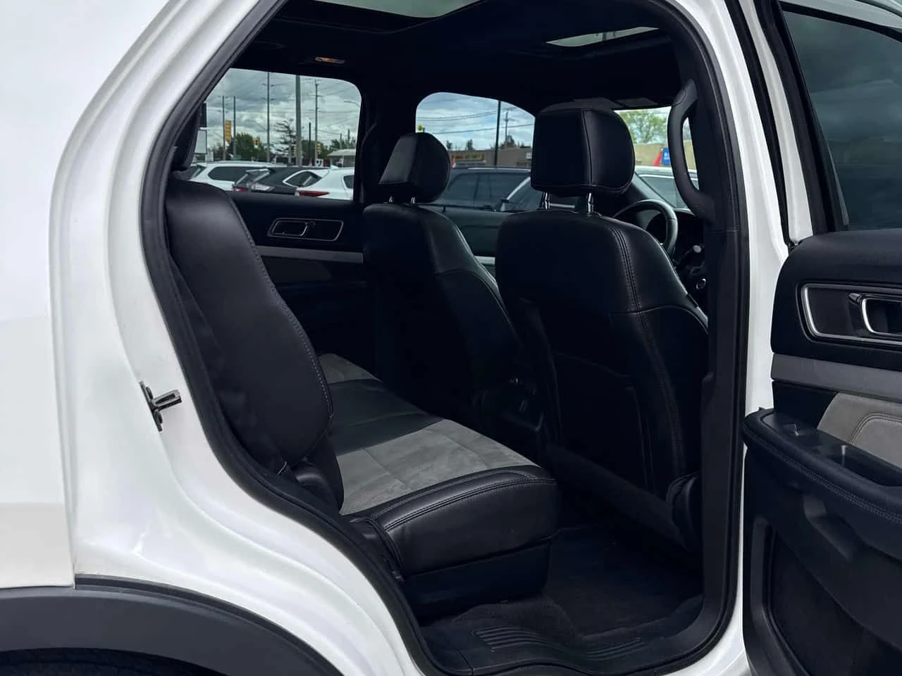 Ford Explorer * XLT * ПОДГРЕВ * ПАНОРАМА * ПРЕДСТАВИТЕЛСТВО, снимка 12 - Автомобили и джипове - 54398354