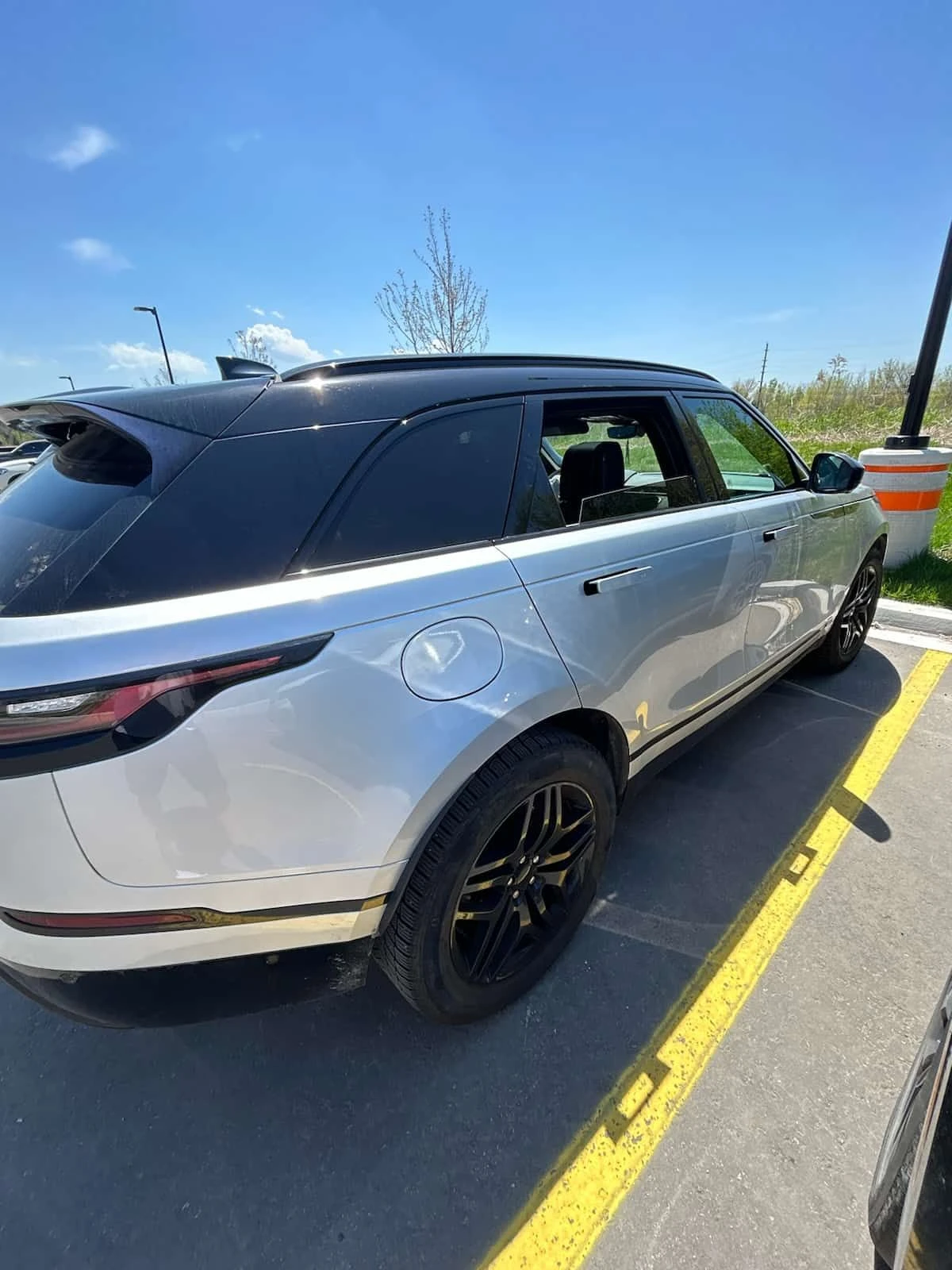Land Rover Range Rover Velar * R Dynamic HSE * CARFAX * БЕЗ ПЪРВОНАЧАЛНА ВНОСКА, снимка 8 - Автомобили и джипове - 54608598