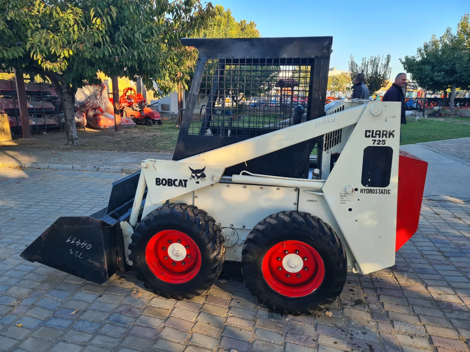 Мини челни товарачи Bobcat TCM 725 - изображение 3