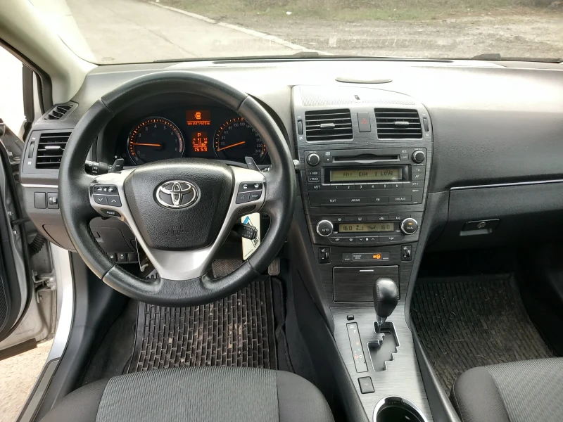 Toyota Avensis 2.0 i, снимка 11 - Автомобили и джипове - 49597009