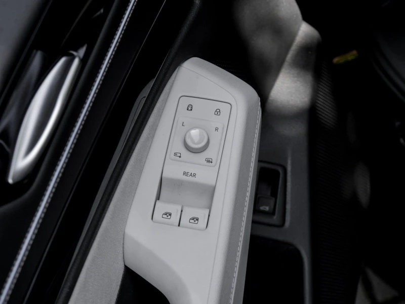 VW ID.7 286HP/77KWH/PRO/HK/HUD/MATRIX/NAVI/360/107d, снимка 15 - Автомобили и джипове - 50412988