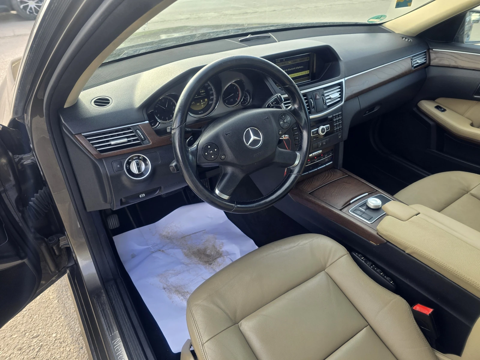 Mercedes-Benz E 350 КАТО НОВ/DISTRONIC/4MATIC/265hp - изображение 9