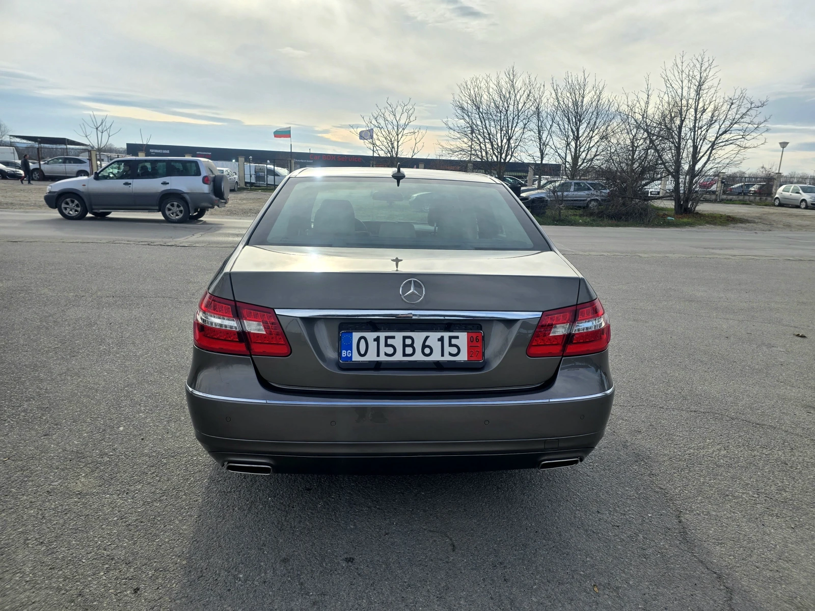 Mercedes-Benz E 350 КАТО НОВ/DISTRONIC/4MATIC/265hp - изображение 5