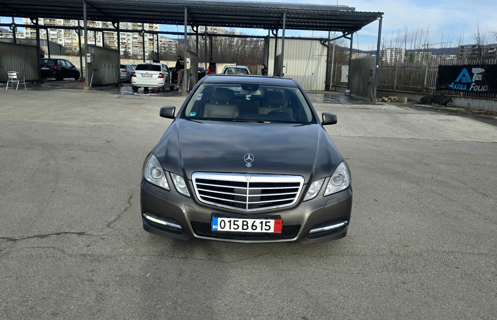 Mercedes-Benz E 350 КАТО НОВ/DISTRONIC/4MATIC/265hp - изображение 2