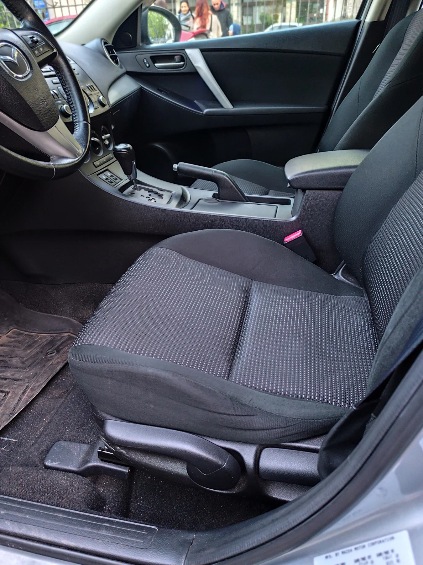 Mazda 3 2.0 - изображение 8