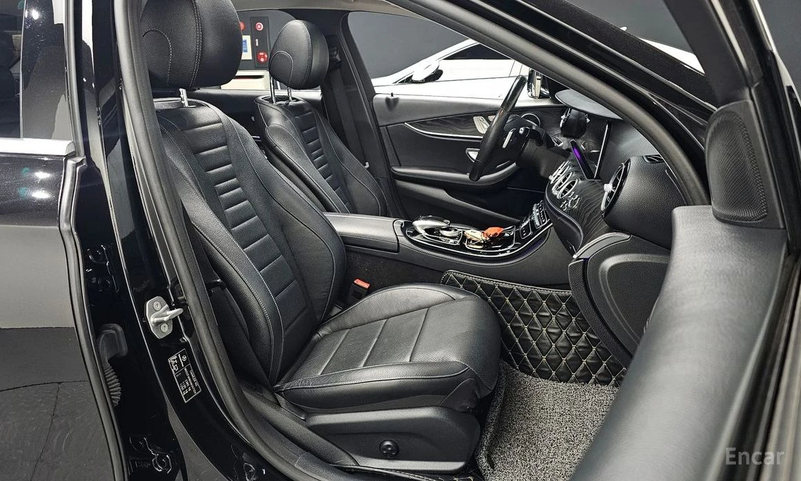 Mercedes-Benz E 300 AMG PACK* 4MATIC* DISTRONIC* DIGITAL* HEAD-UP* , снимка 7 - Автомобили и джипове - 54217851