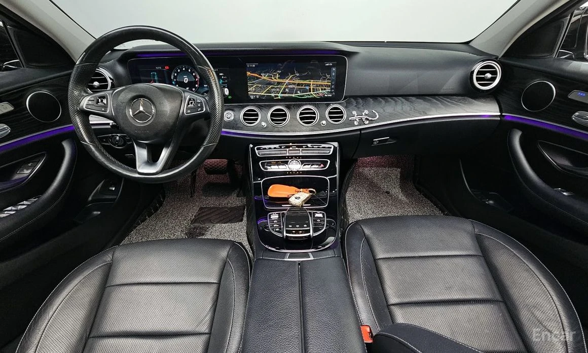 Mercedes-Benz E 300 AMG PACK* 4MATIC* DISTRONIC* DIGITAL* HEAD-UP* , снимка 8 - Автомобили и джипове - 54217851