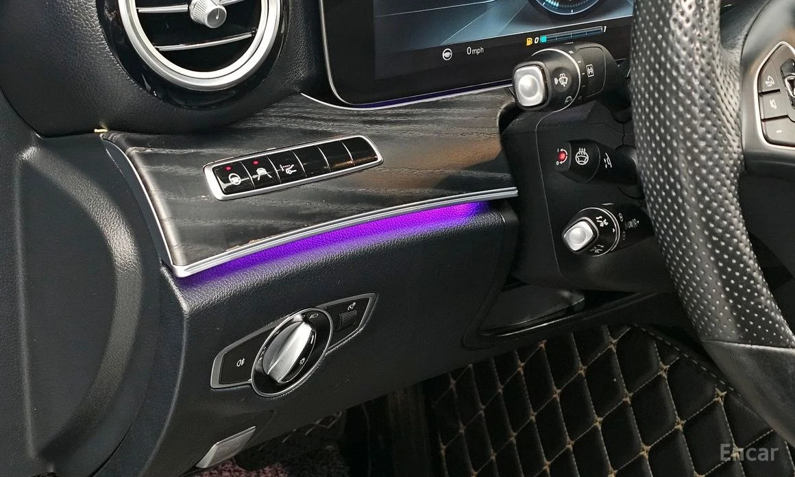 Mercedes-Benz E 300 AMG PACK* 4MATIC* DISTRONIC* DIGITAL* HEAD-UP* , снимка 14 - Автомобили и джипове - 54217851