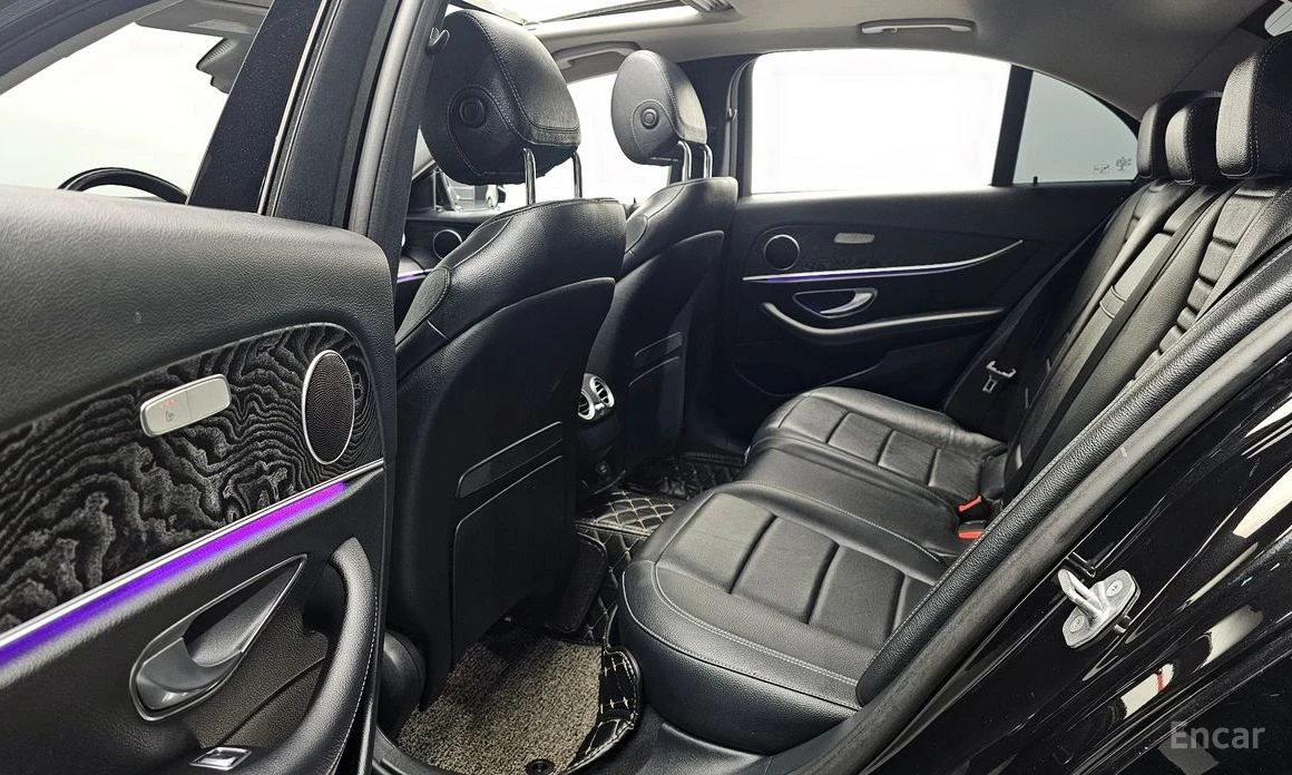 Mercedes-Benz E 300 AMG PACK* 4MATIC* DISTRONIC* DIGITAL* HEAD-UP* , снимка 15 - Автомобили и джипове - 54217851