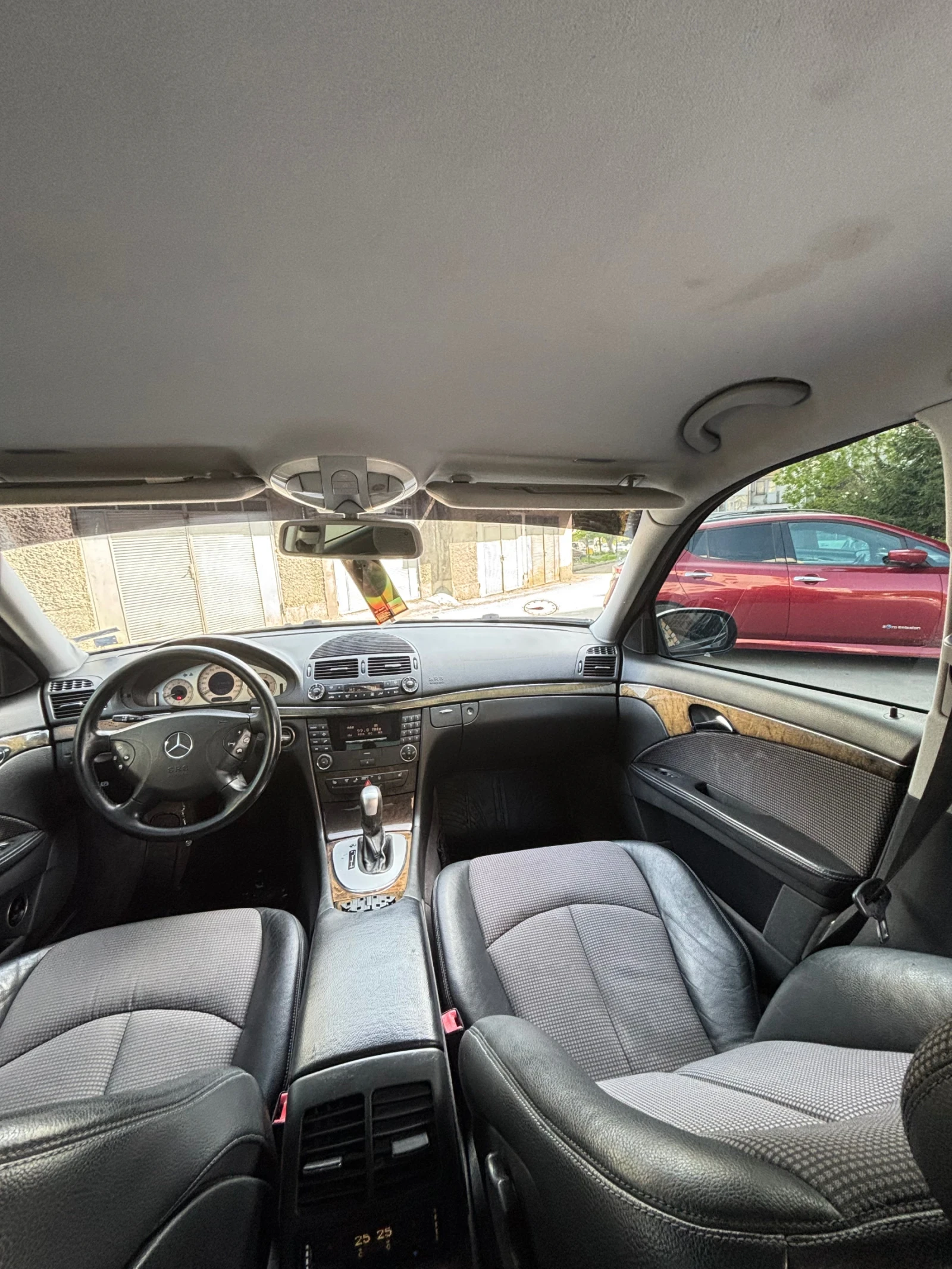 Mercedes-Benz E 320, снимка 7 - Автомобили и джипове - 54587004