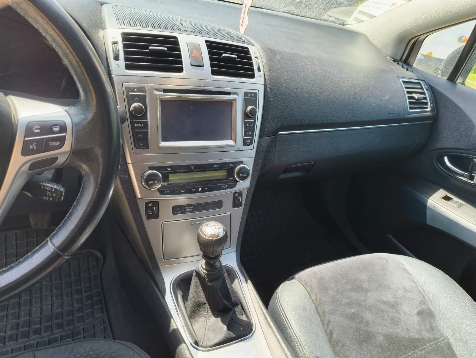 Toyota Avensis T27, снимка 6 - Автомобили и джипове - 54914131