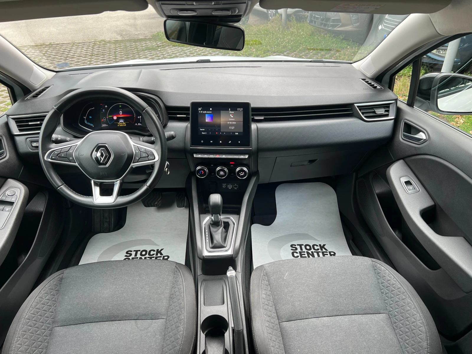 Renault Clio 1.6 E-Tech Hybrid , снимка 8 - Автомобили и джипове - 55135747