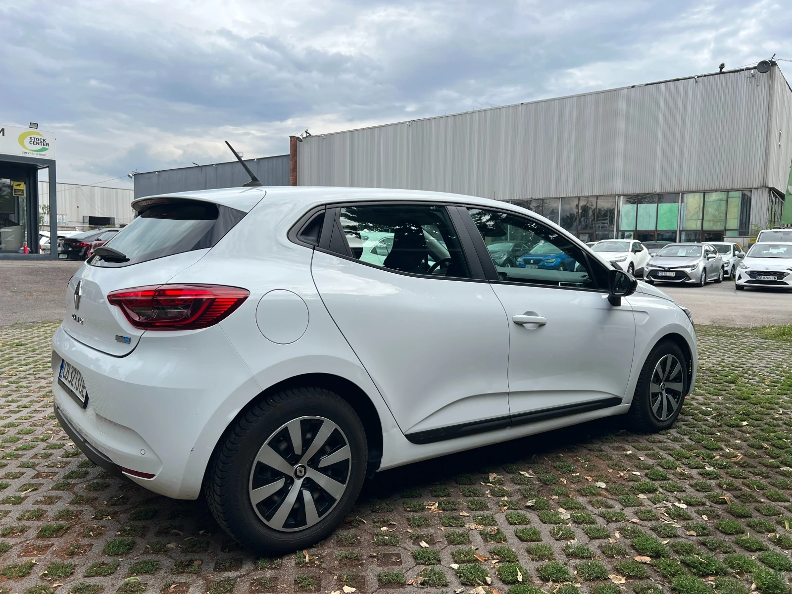 Renault Clio 1.6 E-Tech Hybrid , снимка 6 - Автомобили и джипове - 55135747