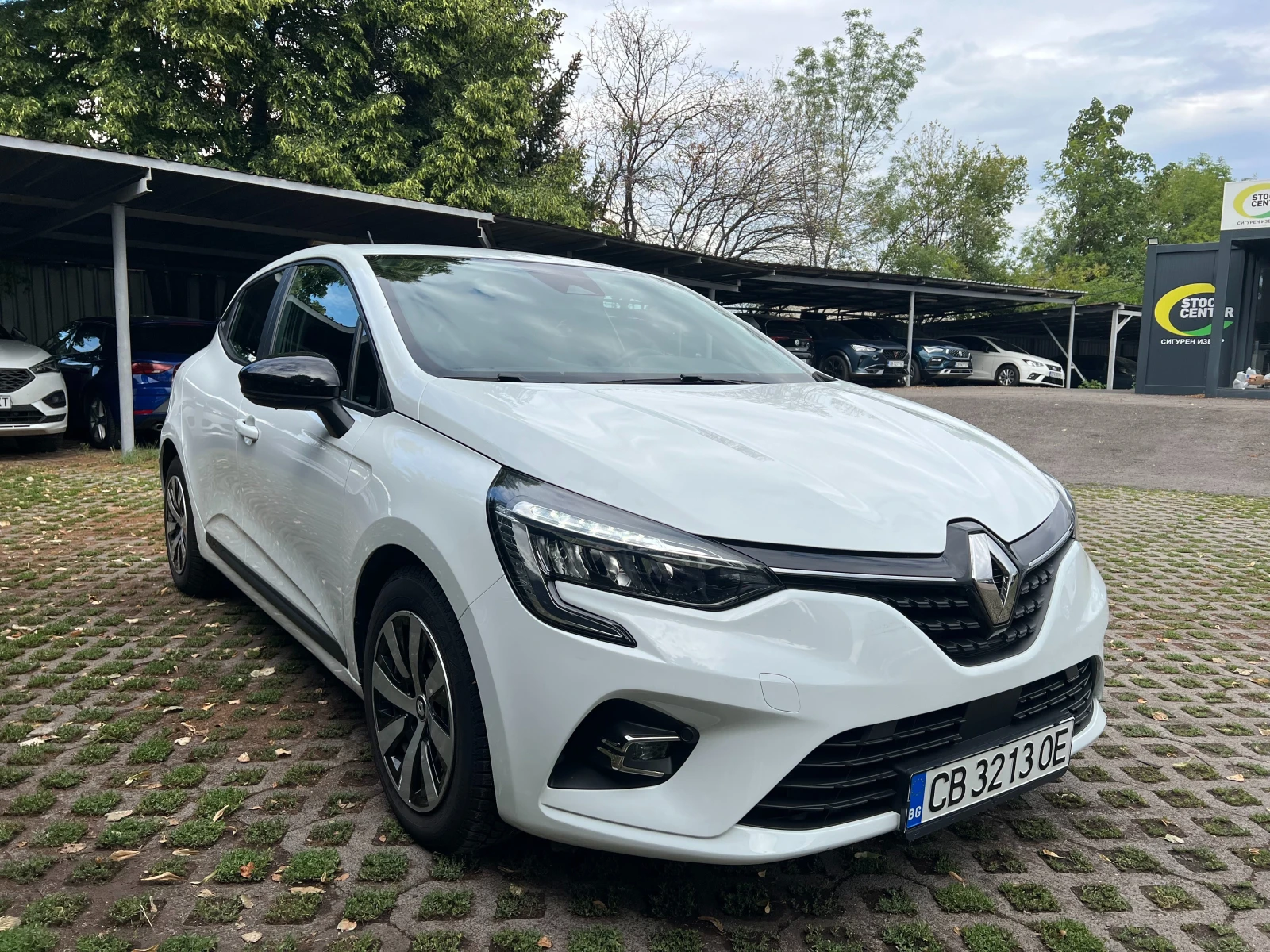 Renault Clio 1.6 E-Tech Hybrid , снимка 7 - Автомобили и джипове - 55135747