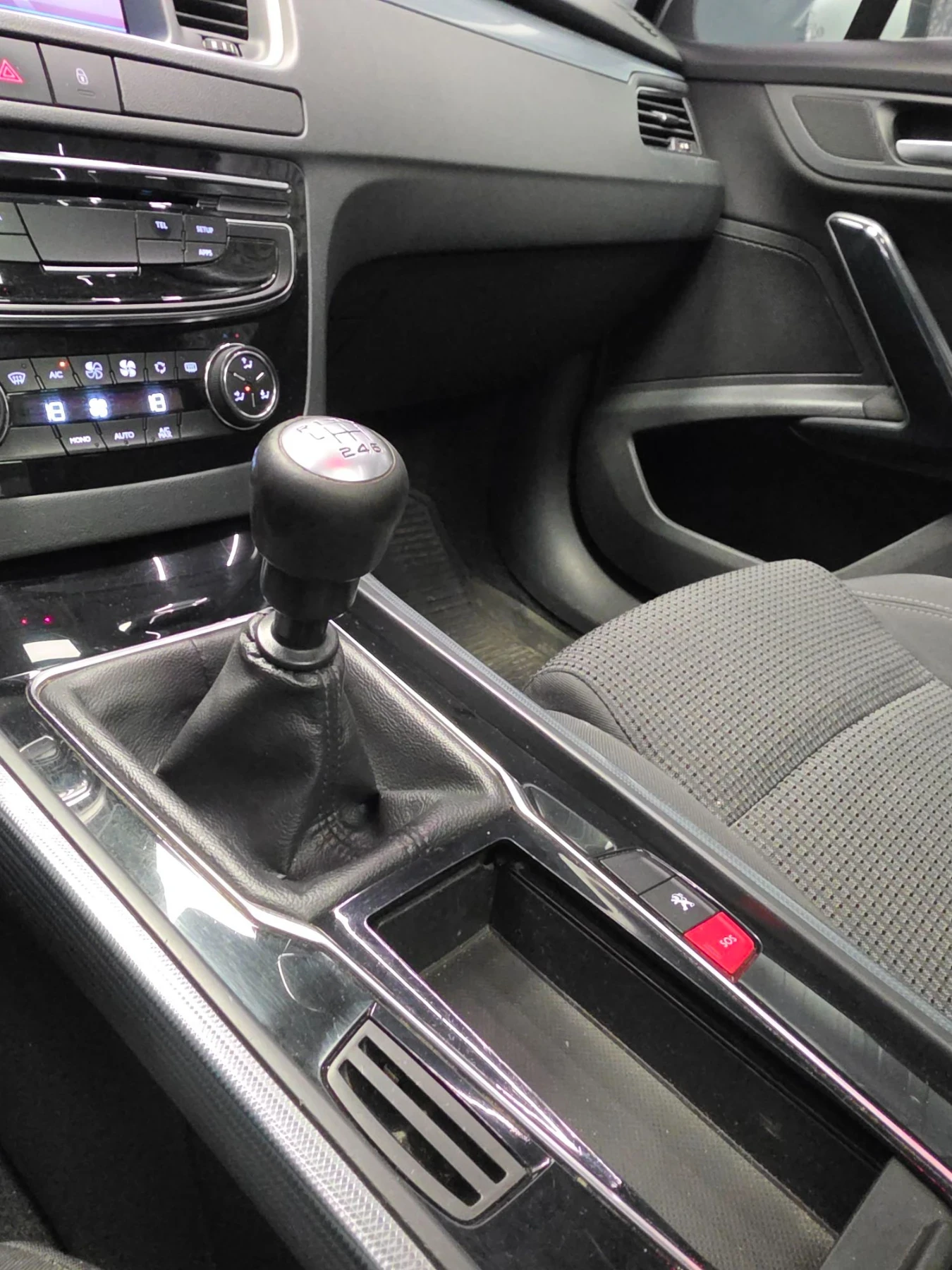 Peugeot 508 1.6HDI* ПАНОРАМА* НАВИ* ТЕМПОМАТ* МУЛТИ, снимка 12 - Автомобили и джипове - 55616231
