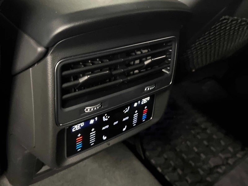 Audi Q8 CARFAX АВТО КРЕДИТ , снимка 10 - Автомобили и джипове - 52647865