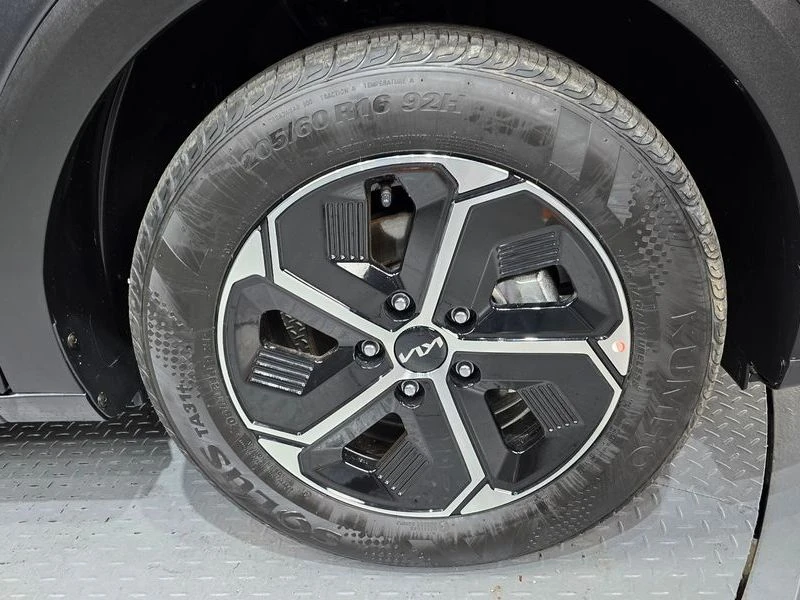 Kia Niro 1.6 141 hp Automatic, снимка 5 - Автомобили и джипове - 55769872