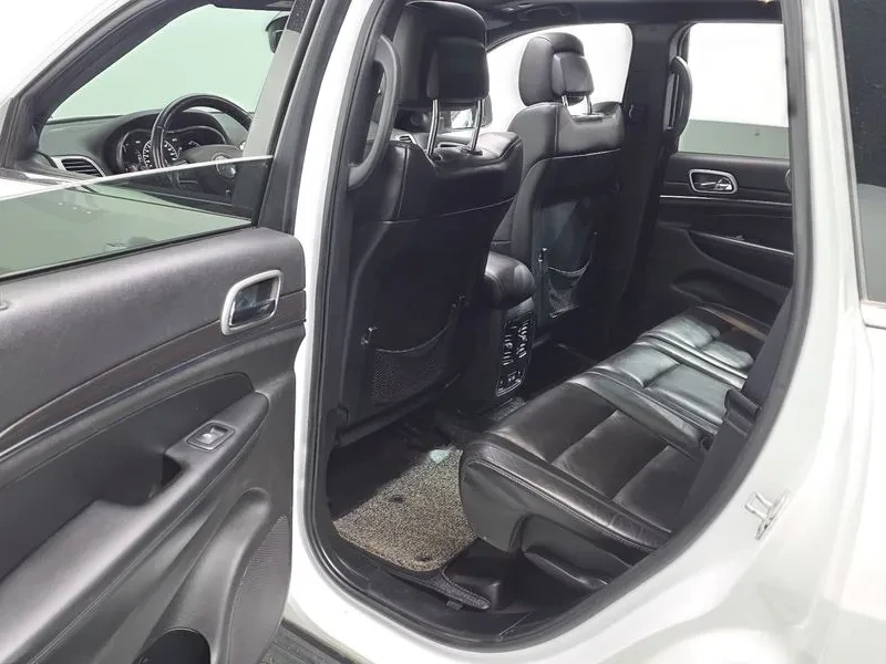 Jeep Cherokee 3.6 AWD - САМО 30% АВАНС, снимка 12 - Автомобили и джипове - 56031036