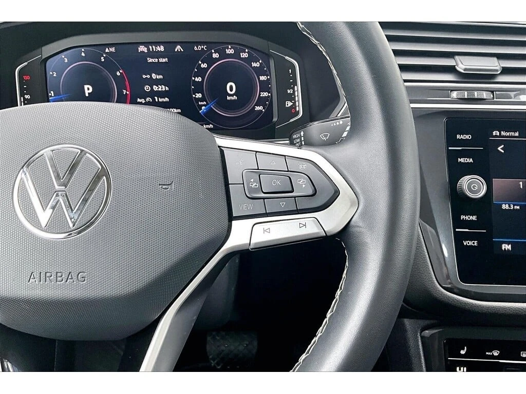 VW Tiguan * 4Motion Third Row | Panoramic Roof | Heated Whee - изображение 9