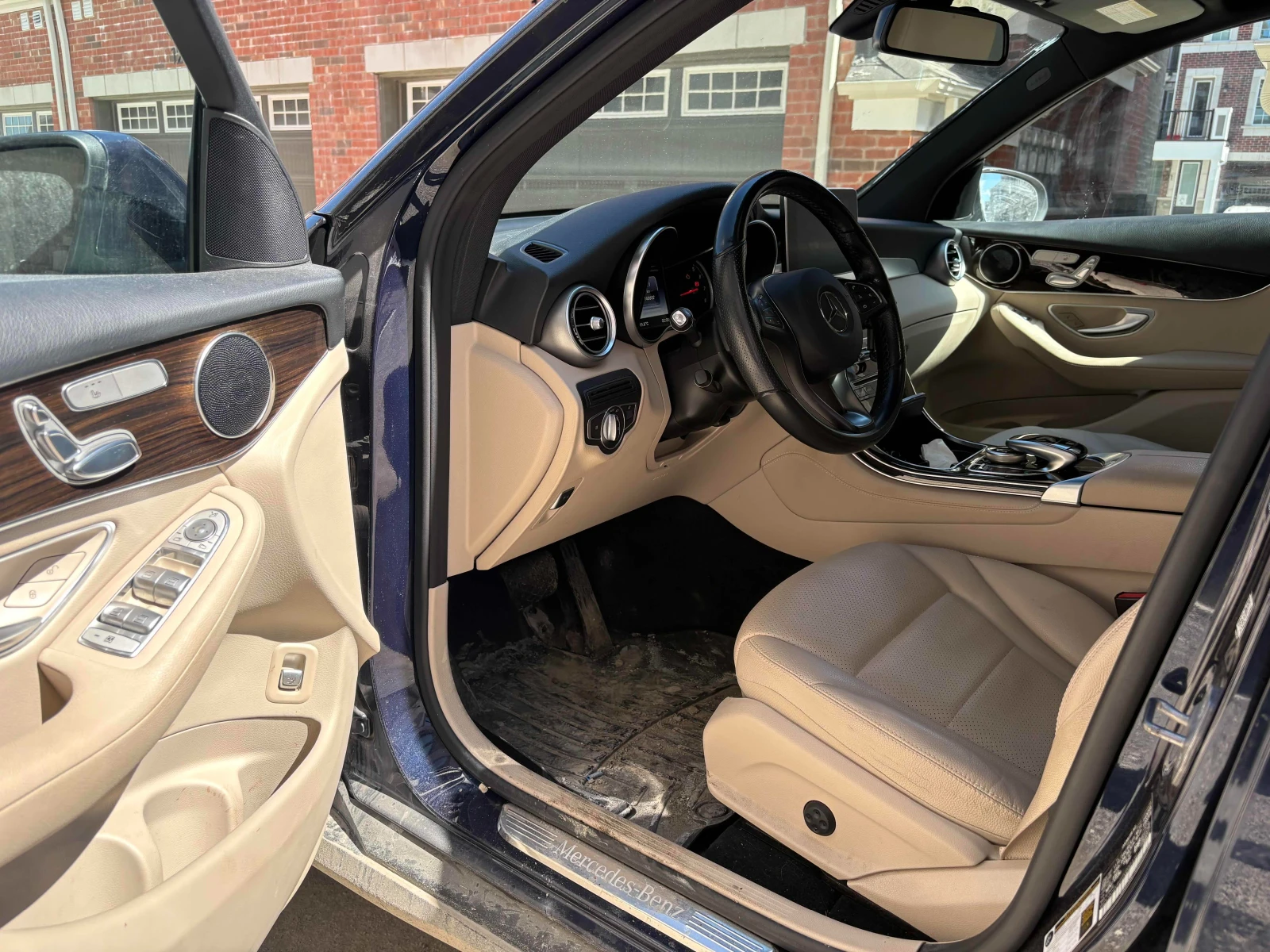 Mercedes-Benz GLC 300 * * CARFAX * * АВТО КРЕДИТ * * , снимка 7 - Автомобили и джипове - 54231864