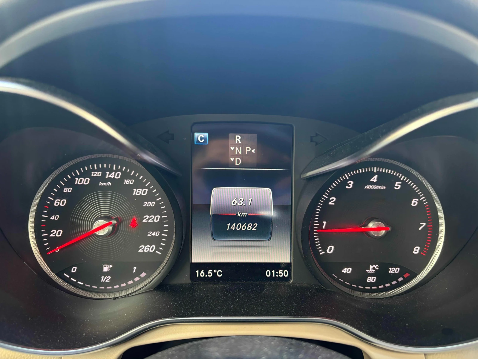 Mercedes-Benz GLC 300 * * CARFAX * * АВТО КРЕДИТ * * , снимка 9 - Автомобили и джипове - 54231864